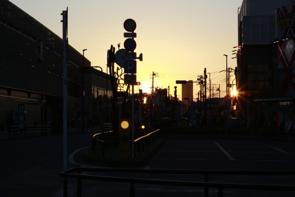 武蔵小金井駅・北口ロータリーから西側を望む。2022年10月当社撮影。